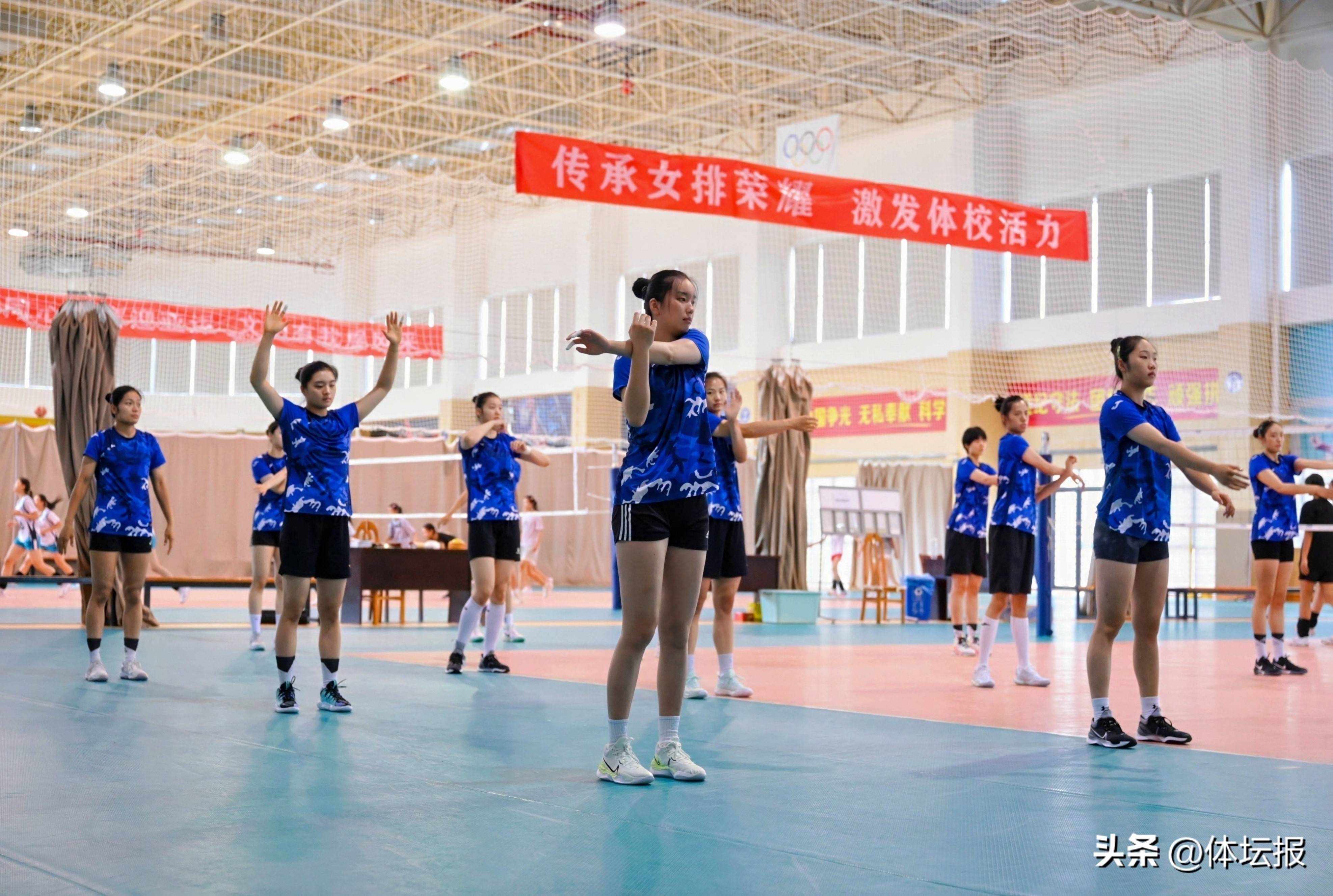 vsports体育-中国排球队奋力拼搏，争取胜利