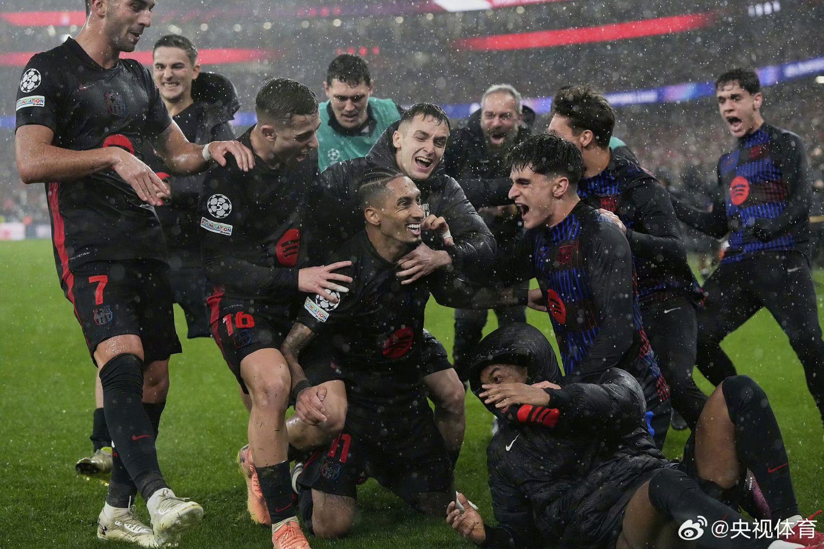 V体育-塞维利亚主场击败巴塞罗那