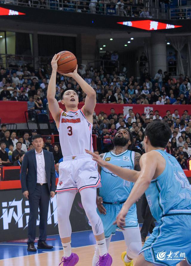 宜昌男篮战至最后一秒,取得胜利 宜昌男篮战至最后一秒,取得胜利