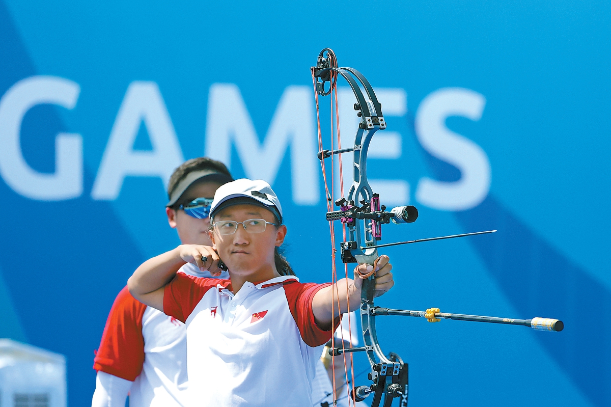 独木舟比赛临近决赛,选手为金牌做准备 独木舟比赛临近决赛,选手为金牌做准备